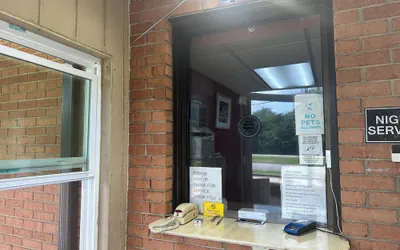 Photo 3 - Royal Inn