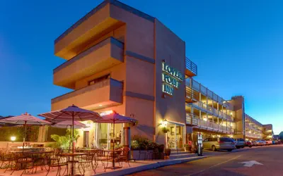Photo 2 - Lovers Point Inn