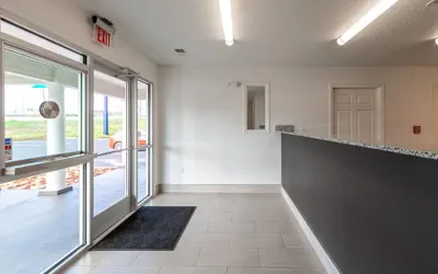 Photo 3 - Suburban Studios Spartanburg - I-26