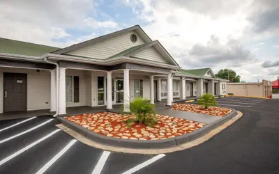 Photo 2 - Suburban Studios Spartanburg - I-26