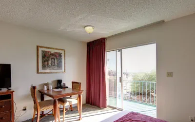 Photo 4 - Desert Hot Springs Spa Hotel