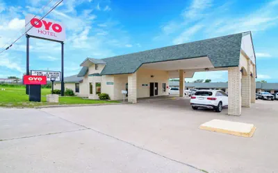 Photo 2 - Three Rivers Executive Inn & Suites By OYO