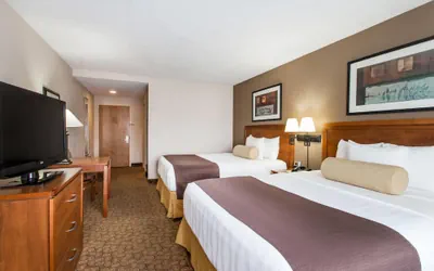 Photo 5 - Days Inn & Suites by Wyndham Fort Pierce I-95