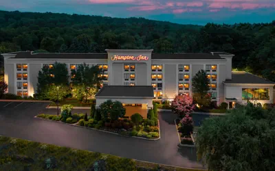 Photo 2 - Hampton Inn Danbury