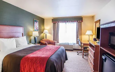 Photo 4 - Comfort Inn & Suites Salem Northeast