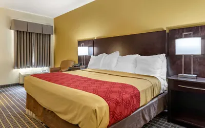 Photo 4 - Econo Lodge Brunswick Travel Center