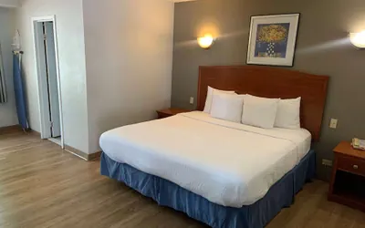 Photo 5 - Days Inn by Wyndham Elmsford / White Plains