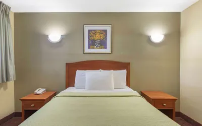 Photo 4 - Days Inn by Wyndham Elmsford / White Plains