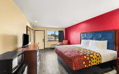 Photo 2 - Econo Lodge Belton