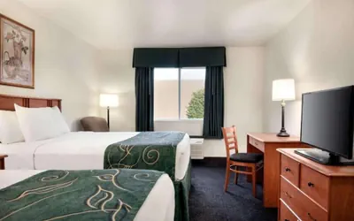 Photo 3 - Travelodge by Wyndham Clinton Valley West Court