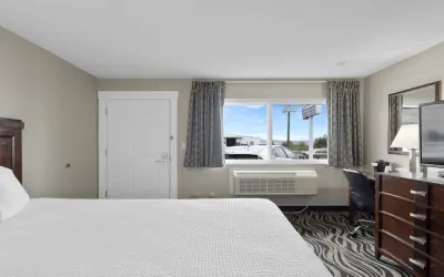 Photo 2 - Astoria Rivershore Motel
