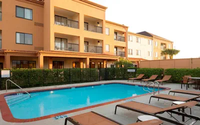 Photo 2 - Courtyard by Marriott Brownsville