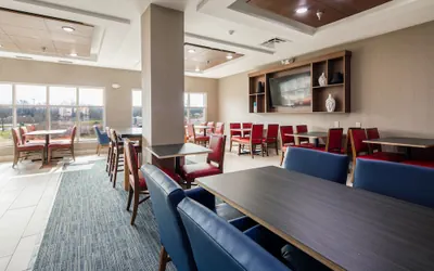 Photo 4 - Holiday Inn Express & Suites Lenoir Cty by IHG