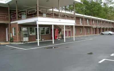 Photo 2 - Sherwood Motel