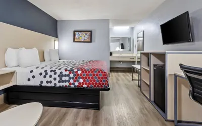 Photo 4 - Econo Lodge Inn & Suites Cayce I-26 Airport