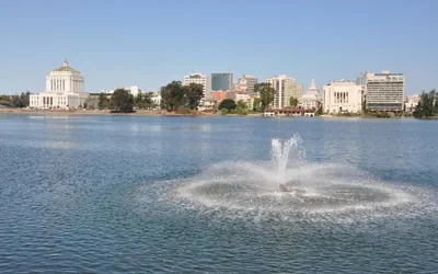 Photo 2 - Econo Lodge Oakland Lake Merritt Area