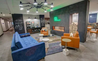 Photo 4 - Comfort Suites Airport