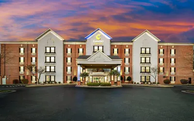 Photo 2 - Comfort Suites Airport