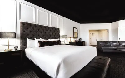 Photo 5 - The Delafield Hotel