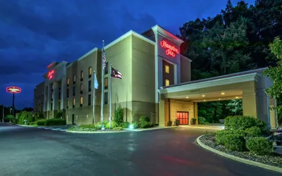Photo 2 - Hampton Inn Cambridge