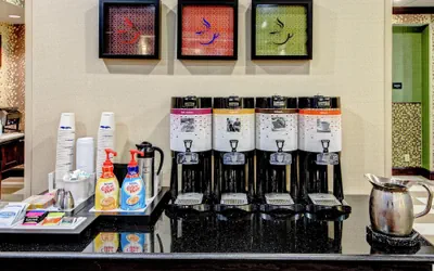 Photo 4 - Hampton Inn Cambridge