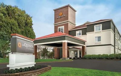 Photo 2 - La Quinta Inn & Suites by Wyndham Latham Albany Airport