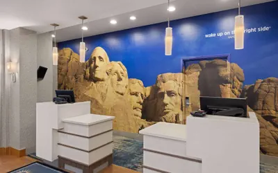 Photo 2 - La Quinta Inn and Suites by Wyndham at WaTiki Waterpark