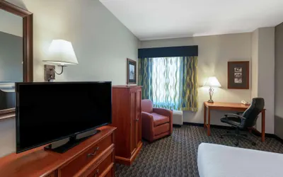 Photo 4 - La Quinta Inn & Suites by Wyndham Rifle