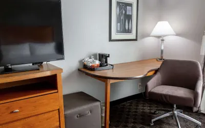 Photo 5 - Hampton Inn & Suites Chesapeake-Square Mall
