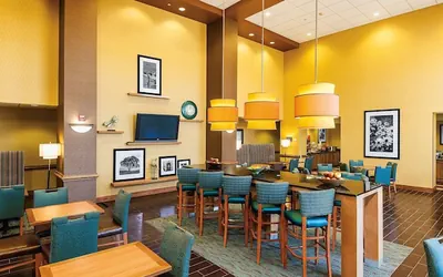 Photo 2 - Hampton Inn & Suites Chesapeake-Square Mall
