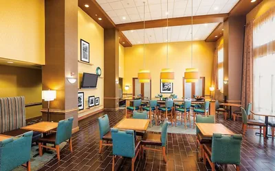 Photo 4 - Hampton Inn & Suites Chesapeake-Square Mall