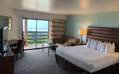 Photo 4 - SureStay Plus Hotel by Best Western Gold Beach