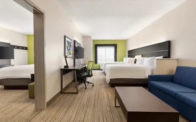 Photo 4 - Holiday Inn Express & Suites Shawnee by IHG