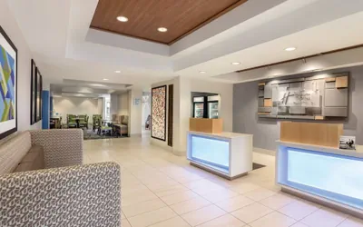 Photo 3 - Holiday Inn Express & Suites Shawnee by IHG