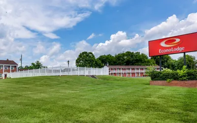 Photo 2 - Econo Lodge Woodstock - Shenandoah Valley I-81