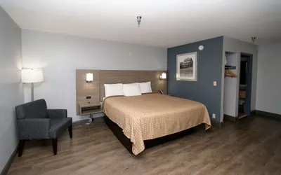 Photo 4 - Home Town Inn Ringgold