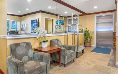 Photo 4 - Best Western Harbour Inn & Suites Huntington - Sunset Beach
