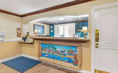 Photo 5 - Best Western Harbour Inn & Suites Huntington - Sunset Beach