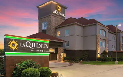 Photo 2 - La Quinta Inn & Suites by Wyndham Belton - Temple South