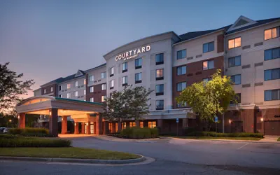 Photo 2 - Courtyard by Marriott Winchester