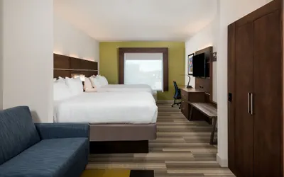 Photo 3 - Holiday Inn Express Bartow by IHG