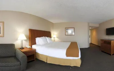 Photo 2 - Holiday Inn Express Hotel & Suites Ventura by IHG