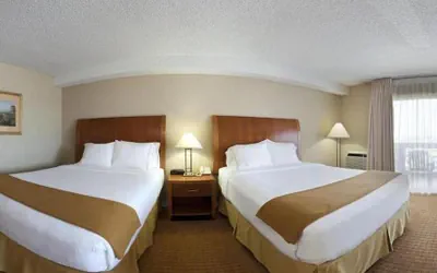 Photo 3 - Holiday Inn Express Hotel & Suites Ventura by IHG