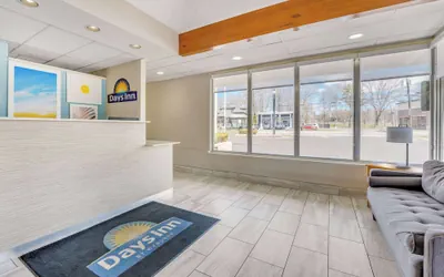 Photo 3 - Days Inn by Wyndham Albany SUNY