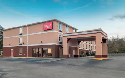 Photo 2 - Red Roof Inn & Suites Biloxi - Ocean Springs