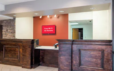Photo 4 - Red Roof Inn & Suites Biloxi - Ocean Springs
