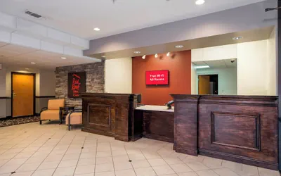 Photo 3 - Red Roof Inn & Suites Biloxi - Ocean Springs