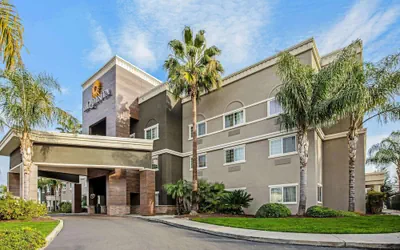 Photo 2 - La Quinta Inn & Suites by Wyndham Modesto Salida