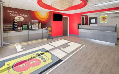 Photo 5 - Super 8 by Wyndham Hazleton
