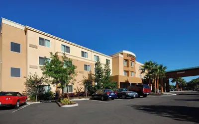 Photo 2 - Courtyard by Marriott Merced